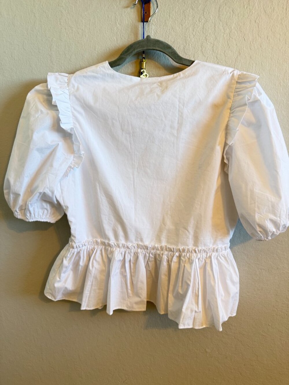 English Factory White V-Neck Puff Sleeve Peplum Top Size L NWT JJ2073T - Picture 4 of 8